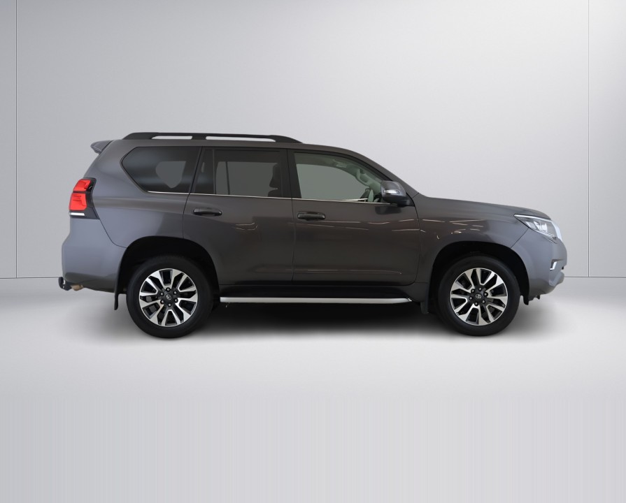 Toyota Land Cruiser 2.8 D-4D (2)