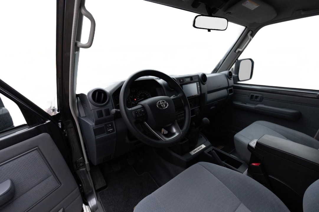 Toyota Land Cruiser GRJ 79DC - foto 6