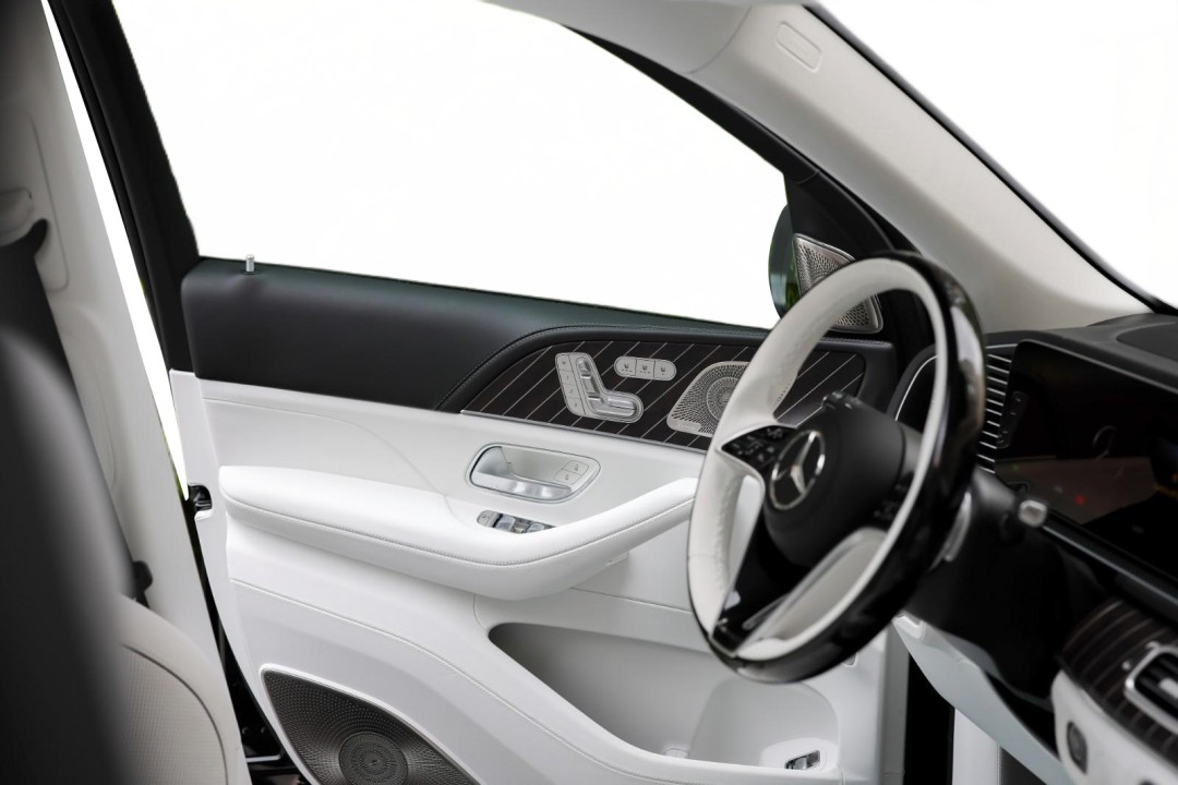 Mercedes-Benz GLS Maybach 600 Night Series - foto 12