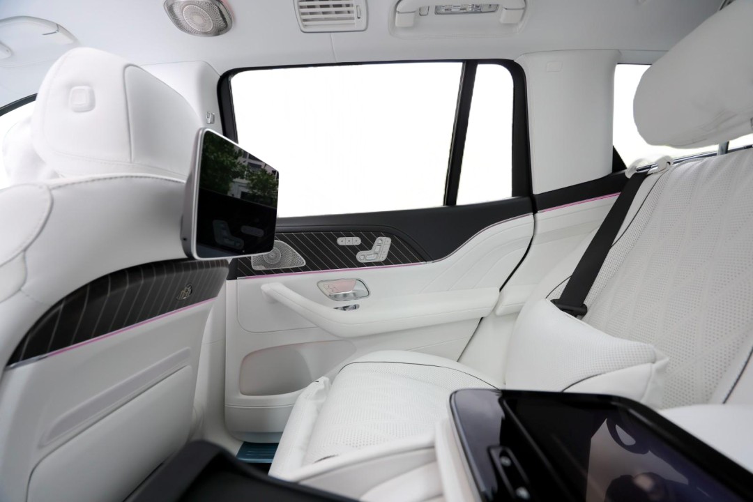 Mercedes-Benz GLS Maybach 600 Night Series - foto 13