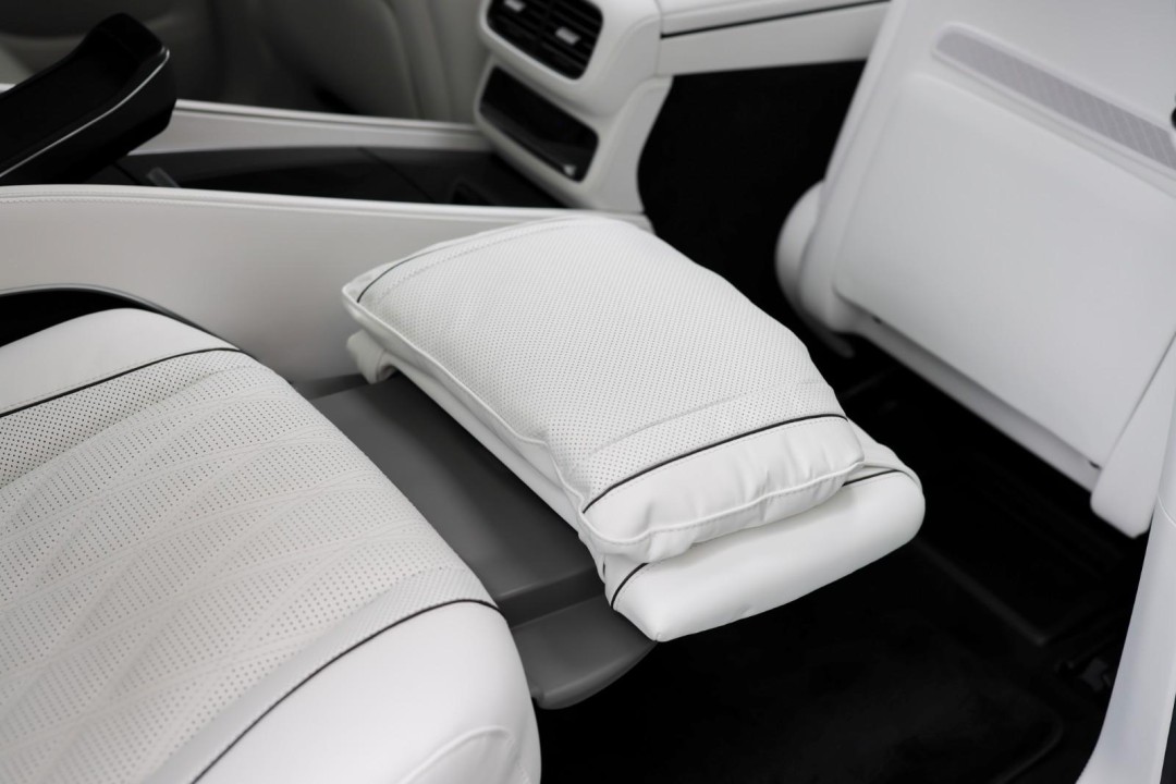 Mercedes-Benz GLS Maybach 600 Night Series - foto 16