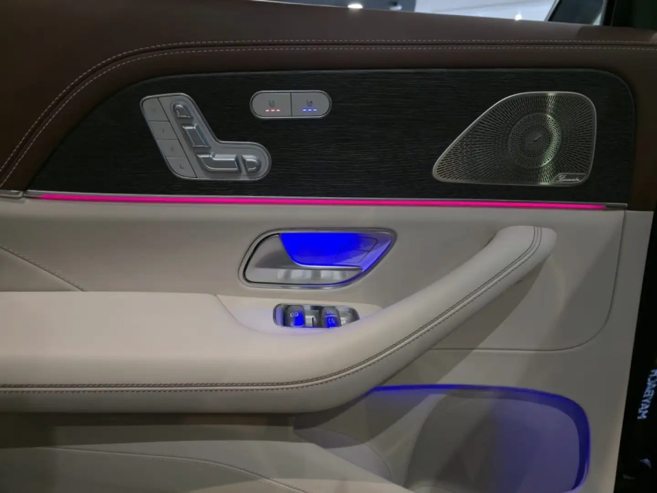 Mercedes-Benz GLS Maybach 600 - foto 38