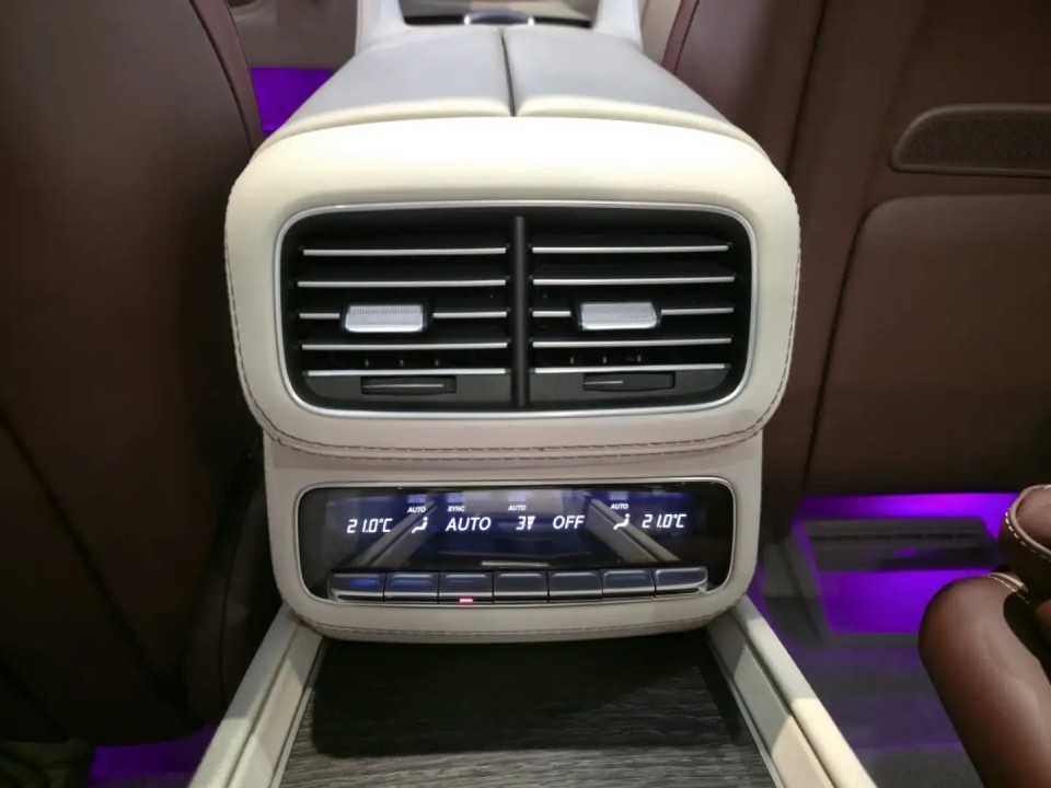 Mercedes-Benz GLS Maybach 600 - foto 37