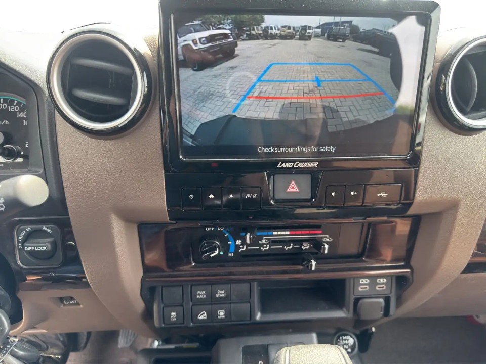 Toyota Land Cruiser GRJ 76 - foto 10