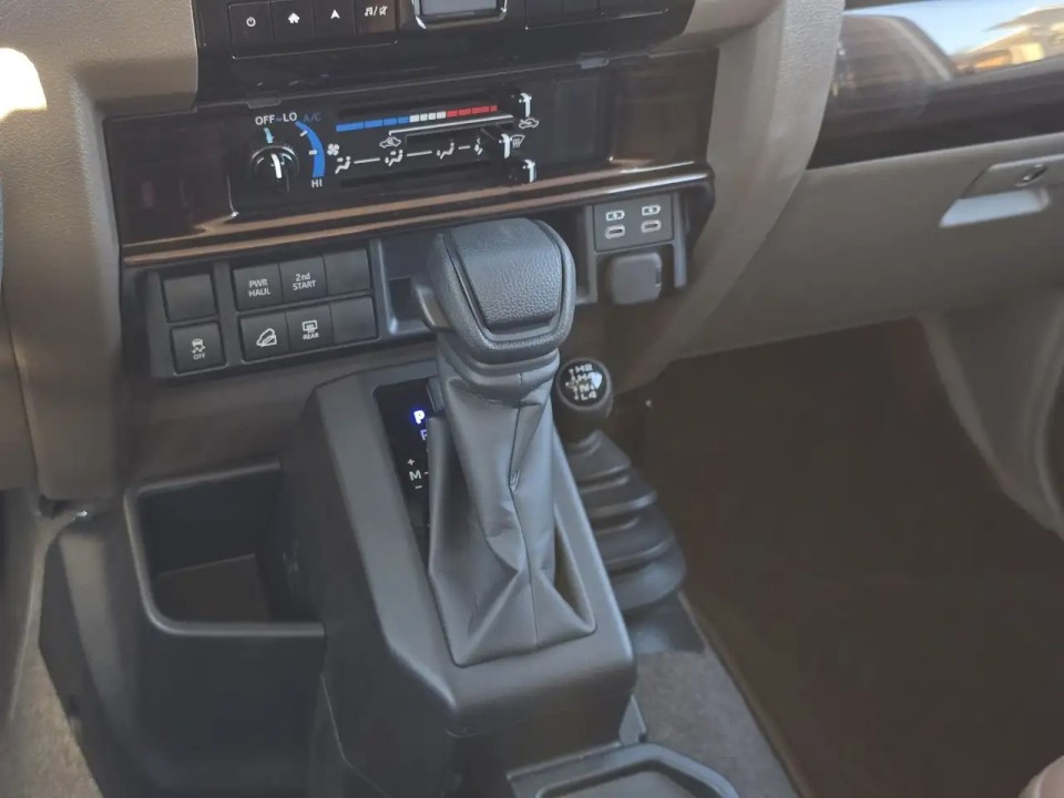 Toyota Land Cruiser GRJ 76 - foto 10