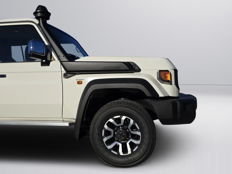 Toyota Land Cruiser GRJ 76 - foto 13