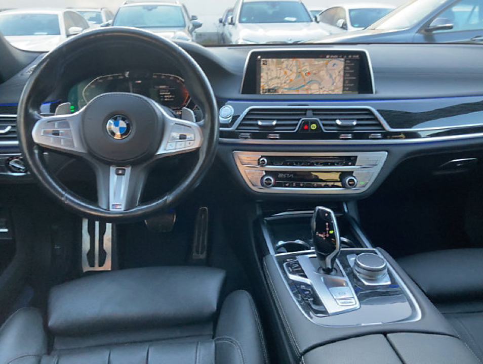 BMW Seria 7 730d xDrive M-Sport (5)