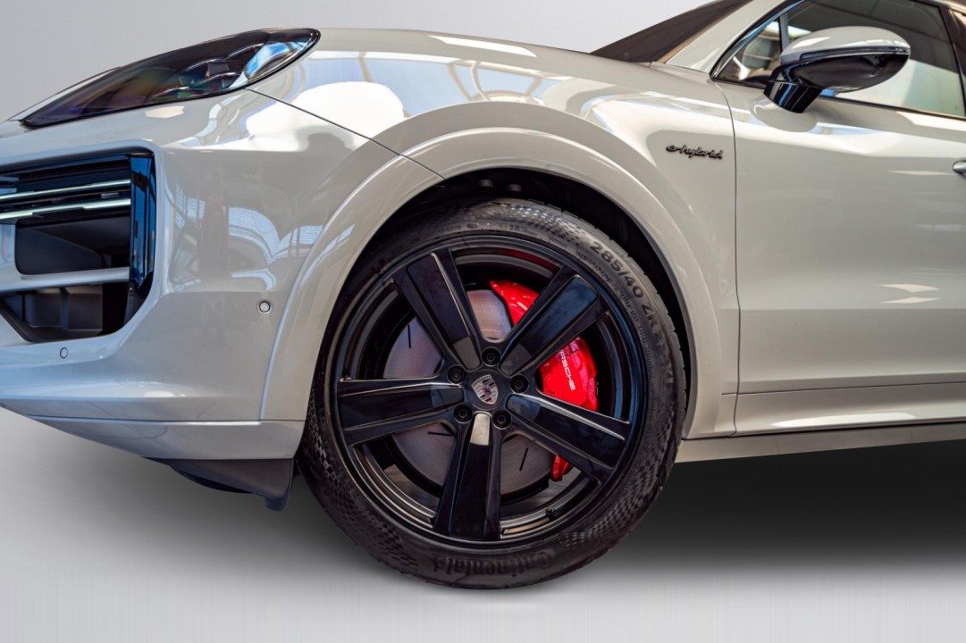 Porsche Cayenne Turbo E-Hybrid - foto 26