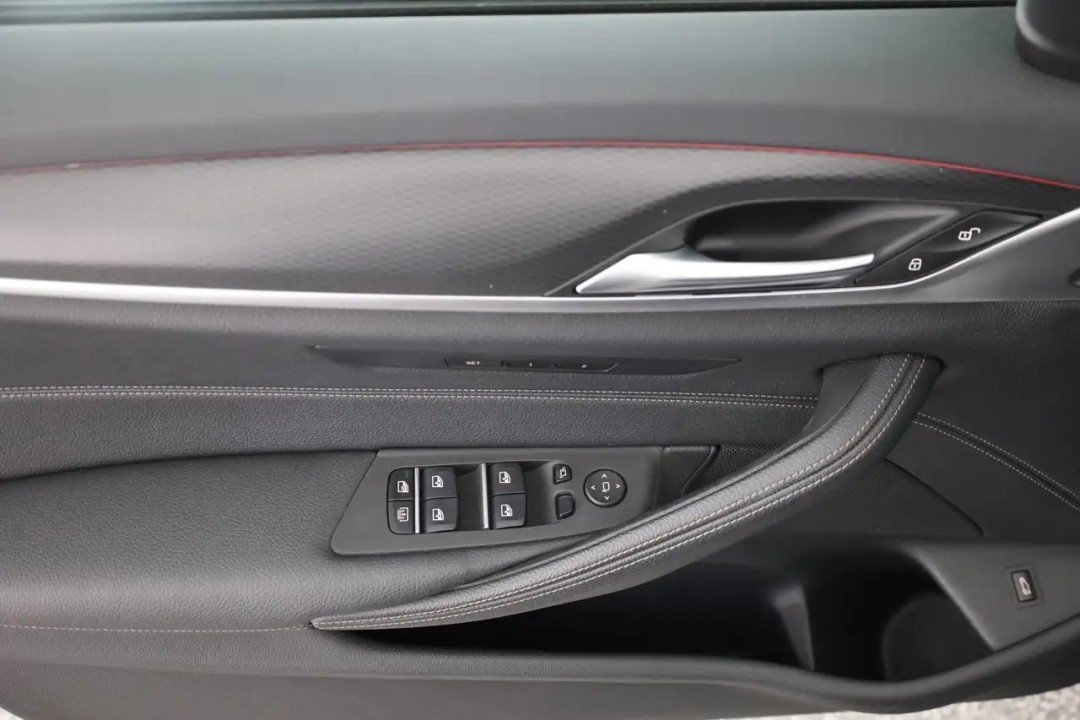 BMW Seria 5 xDrive520d M-Sport - foto 27