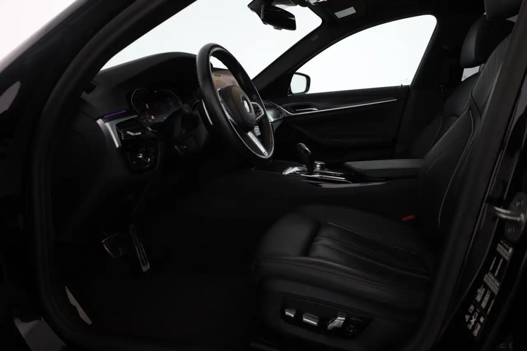 BMW Seria 5 xDrive520d M-Sport - foto 13