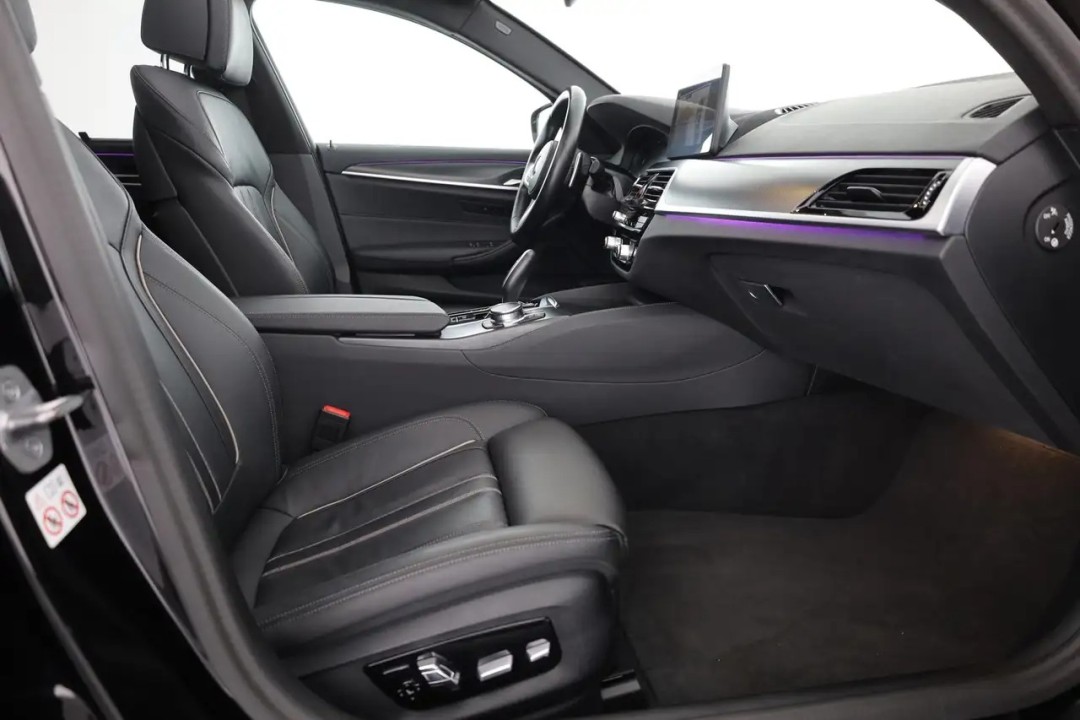 BMW Seria 5 xDrive520d M-Sport - foto 14