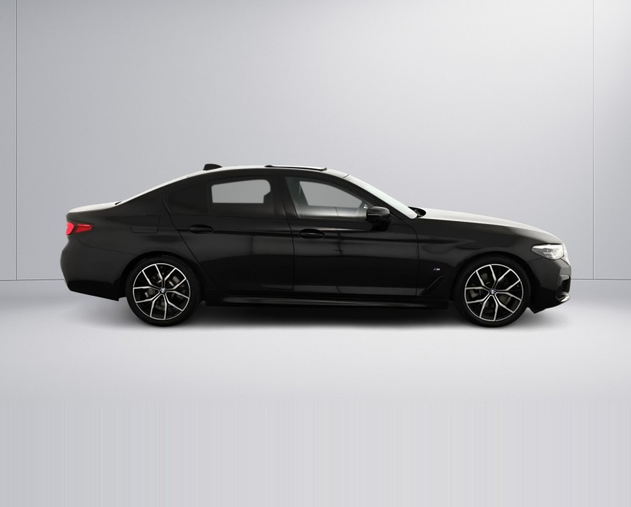 BMW Seria 5 xDrive520d M-Sport (2)