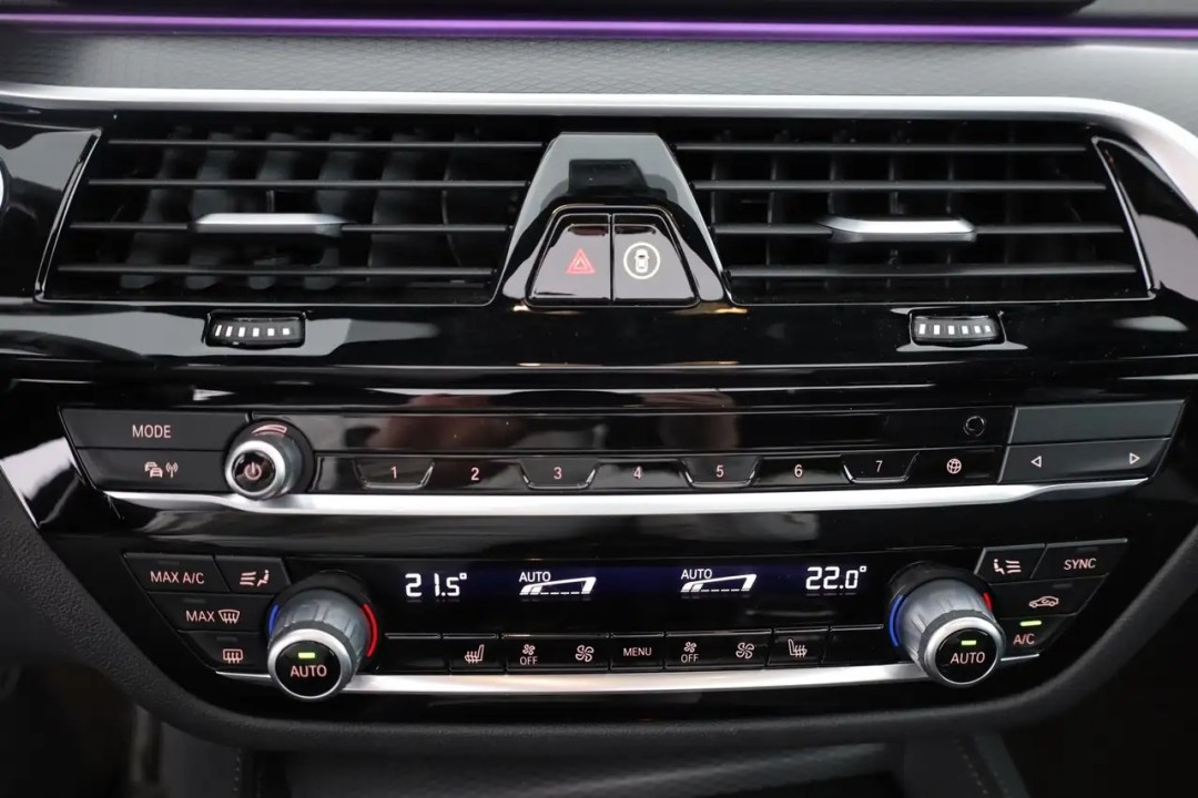 BMW Seria 5 xDrive520d M-Sport - foto 21