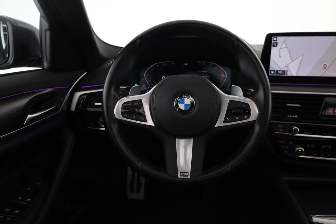 BMW Seria 5 xDrive520d M-Sport - foto 9