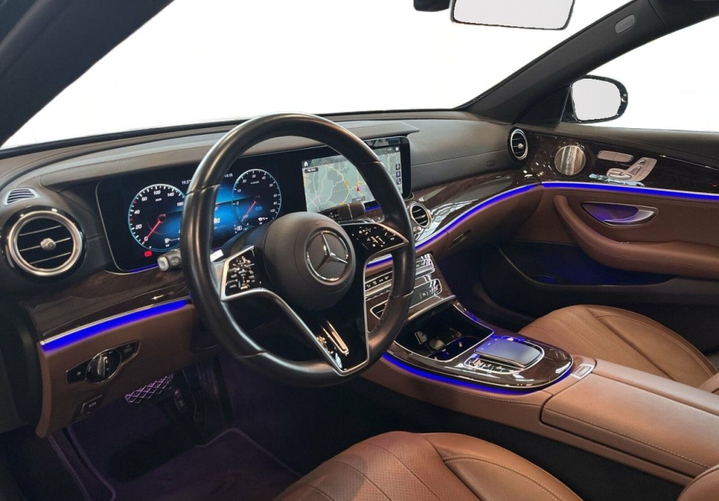 Mercedes-Benz E 300e 4MATIC - foto 11