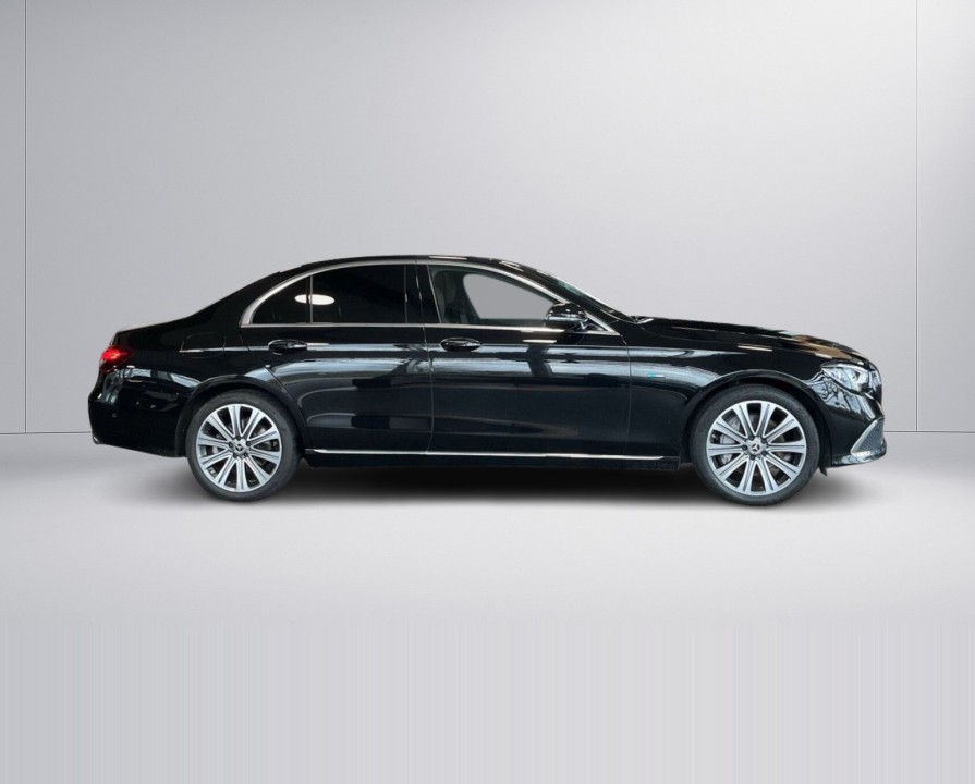 Mercedes-Benz E 300e 4MATIC (2)