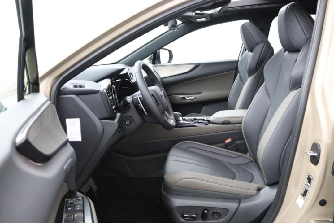 Lexus Seria NX 450h+ - foto 9