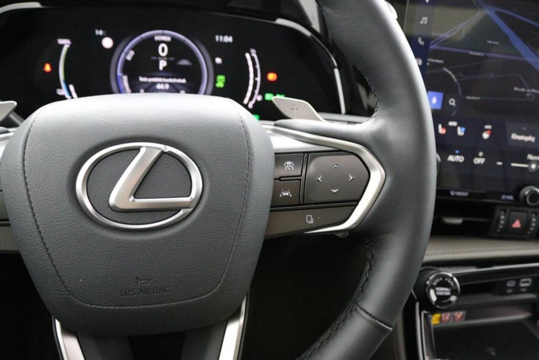 Lexus Seria NX 450h+ - foto 12