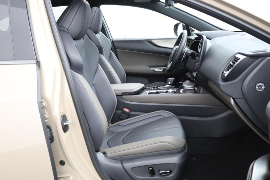 Lexus Seria NX 450h+ - foto 10