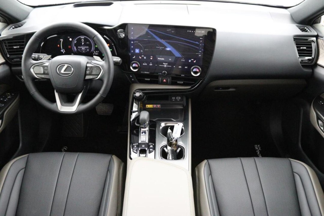 Lexus Seria NX 450h+ - foto 8