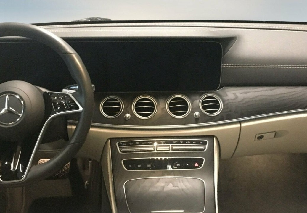 Mercedes-Benz E 300e 4MATIC - foto 11