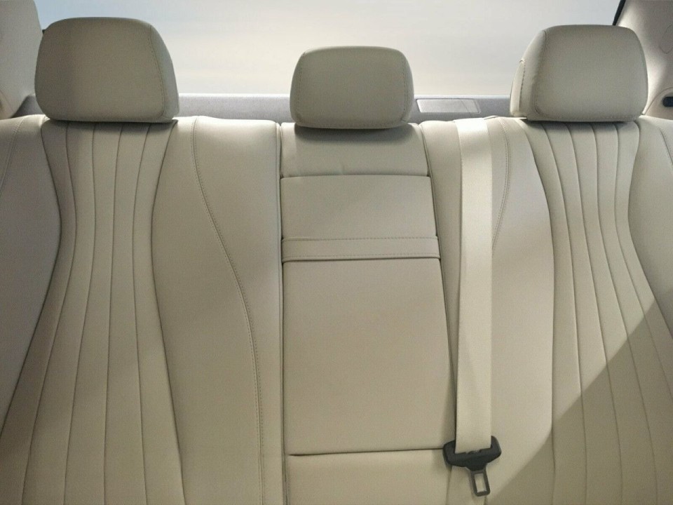 Mercedes-Benz E 300e 4MATIC - foto 12