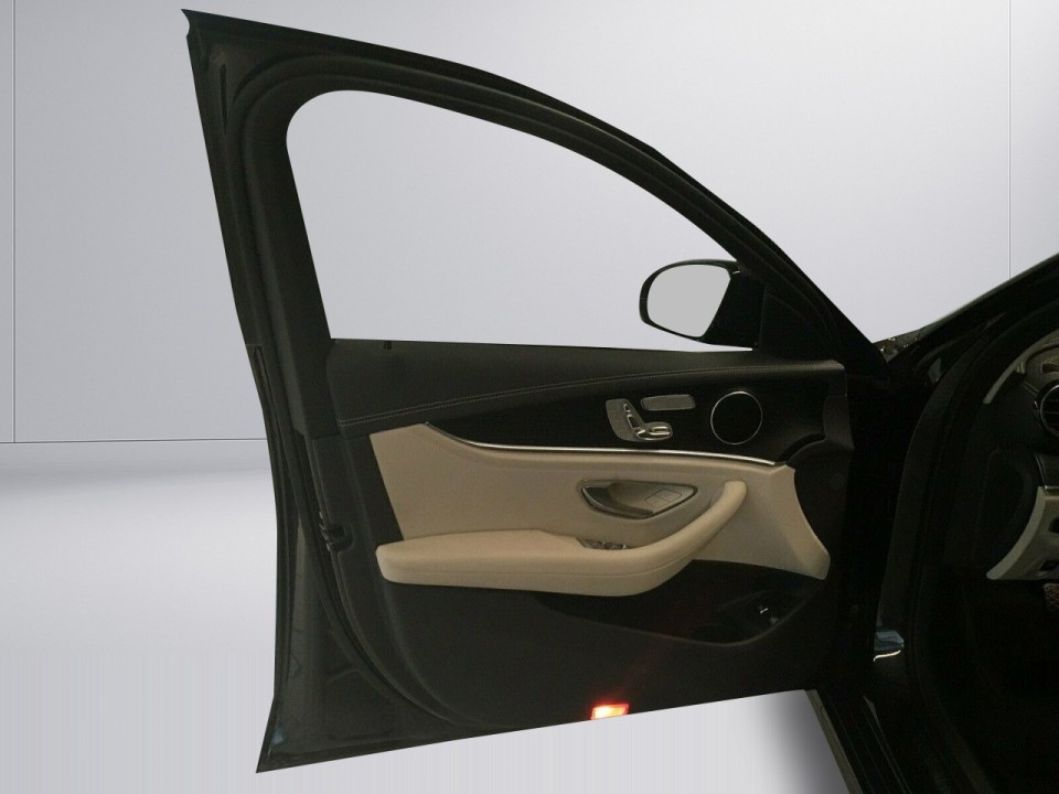 Mercedes-Benz E 300e 4MATIC - foto 13
