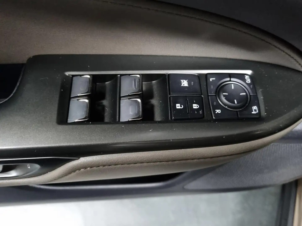 Lexus Seria NX 450h+ - foto 24