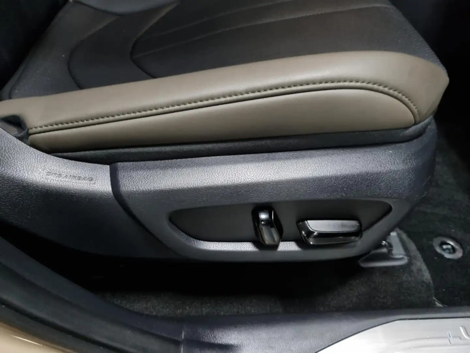 Lexus Seria NX 450h+ - foto 36