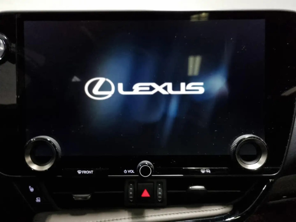 Lexus Seria NX 450h+ - foto 29