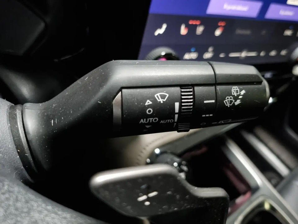 Lexus Seria NX 450h+ - foto 18