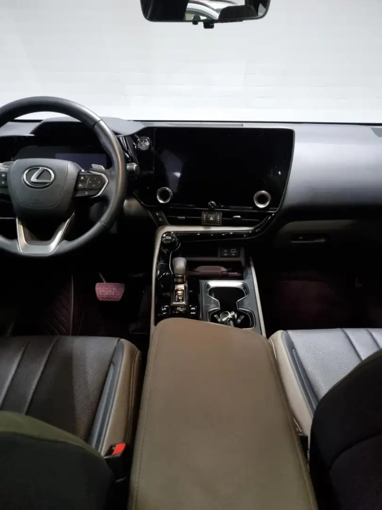 Lexus Seria NX 450h+ - foto 15