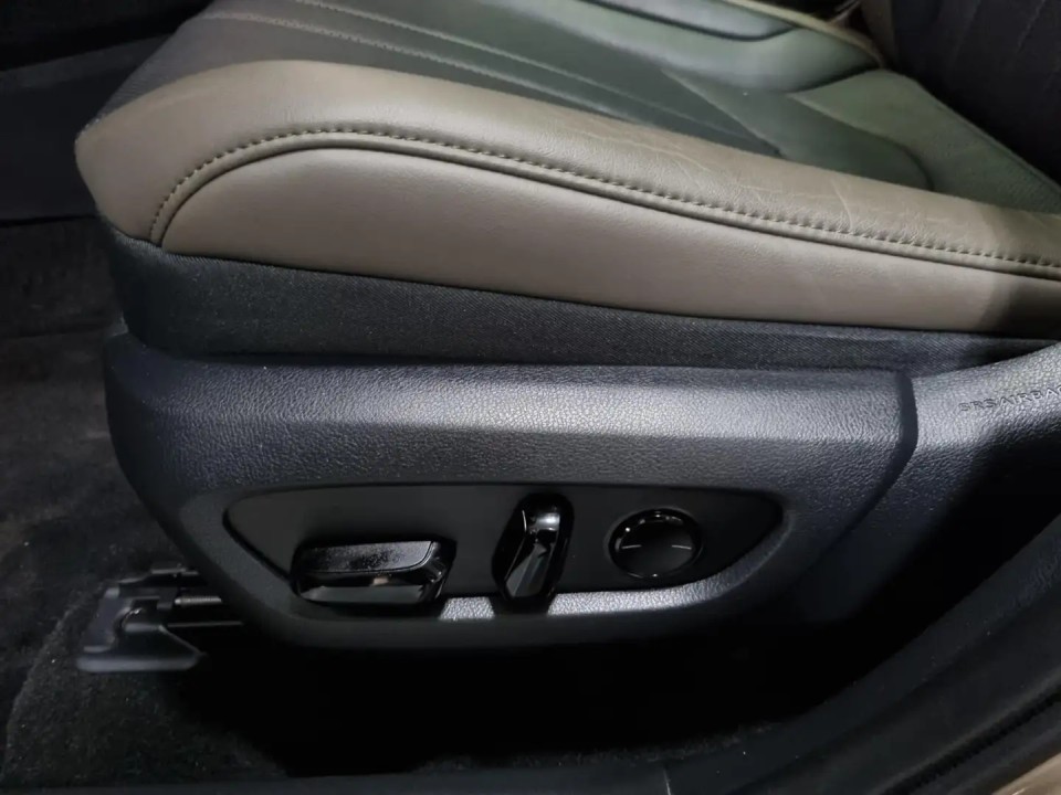 Lexus Seria NX 450h+ - foto 37