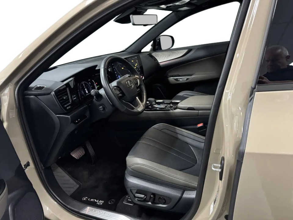 Lexus Seria NX 450h+ - foto 7
