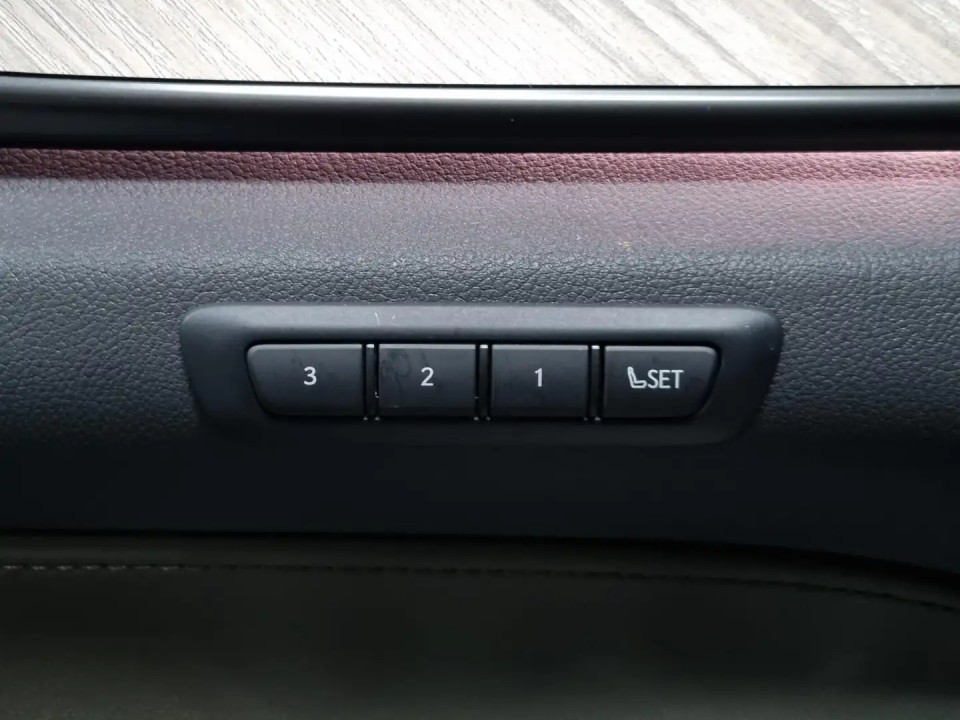 Lexus Seria NX 450h+ - foto 25