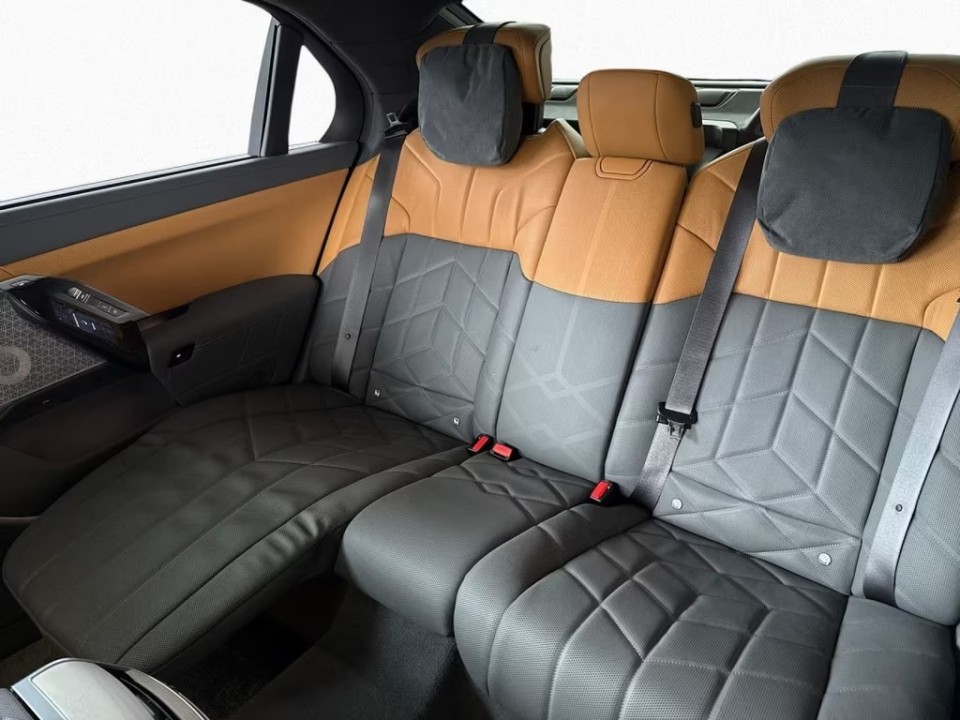 BMW Seria 7 750e xDrive - foto 9