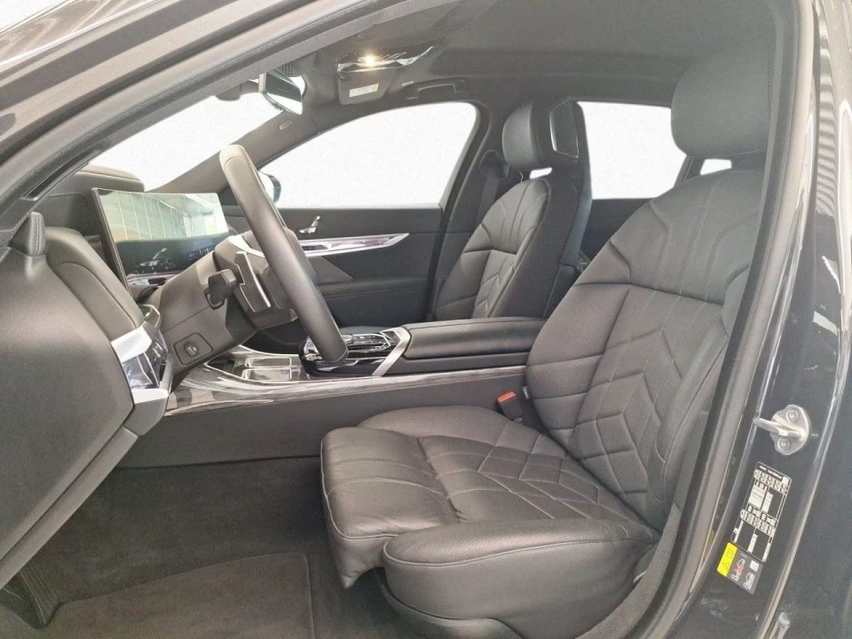 BMW Seria 7 xDrive750e - foto 6