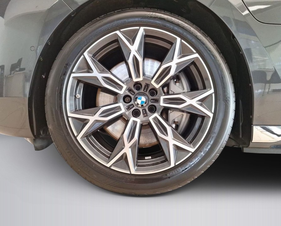 BMW Seria 7 xDrive750e - foto 12