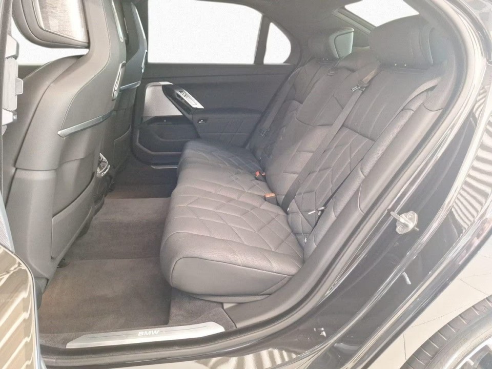 BMW Seria 7 xDrive750e - foto 10