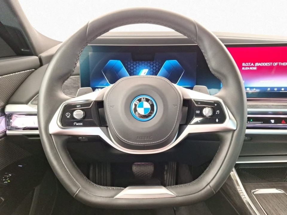 BMW Seria 7 xDrive750e (5)
