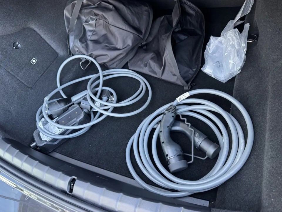 BMW Seria 7 xDrive750e - foto 28