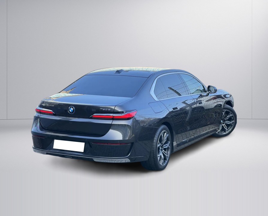 BMW Seria 7 xDrive750e (2)