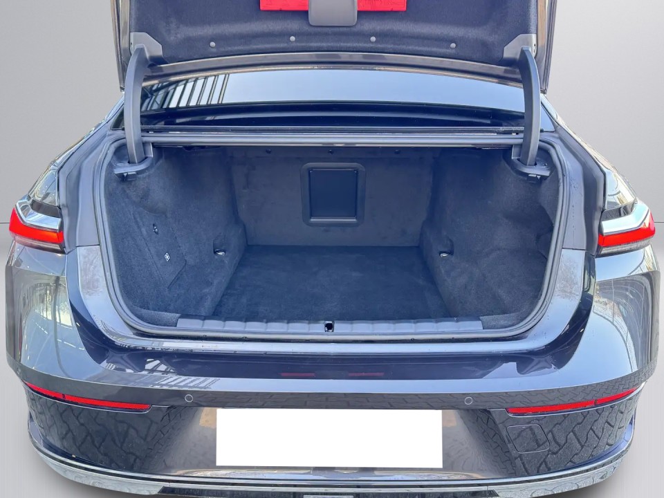 BMW Seria 7 xDrive750e - foto 27