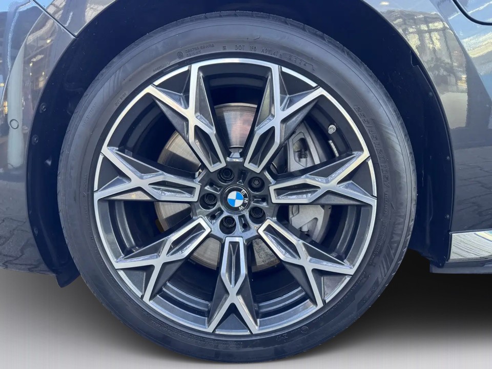 BMW Seria 7 xDrive750e - foto 30