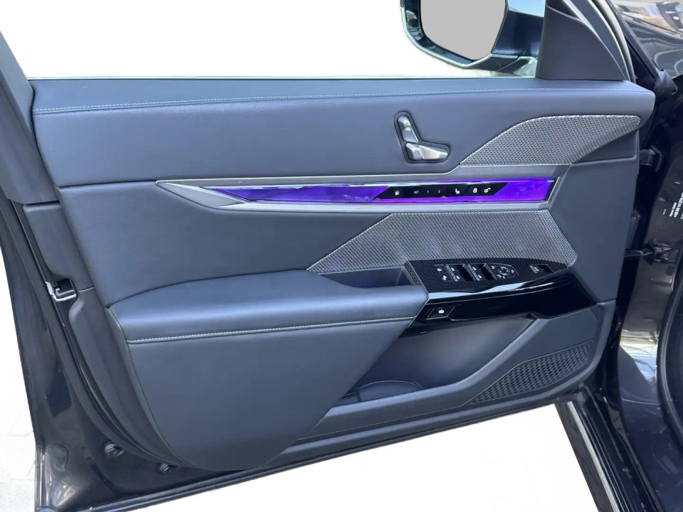 BMW Seria 7 xDrive750e - foto 23