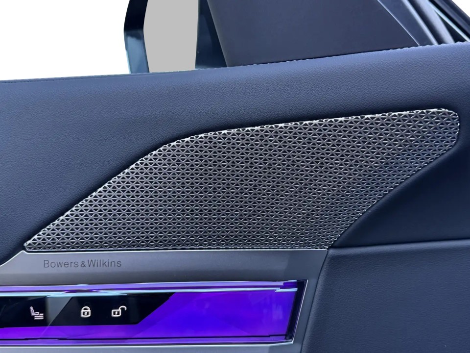 BMW Seria 7 xDrive750e - foto 24