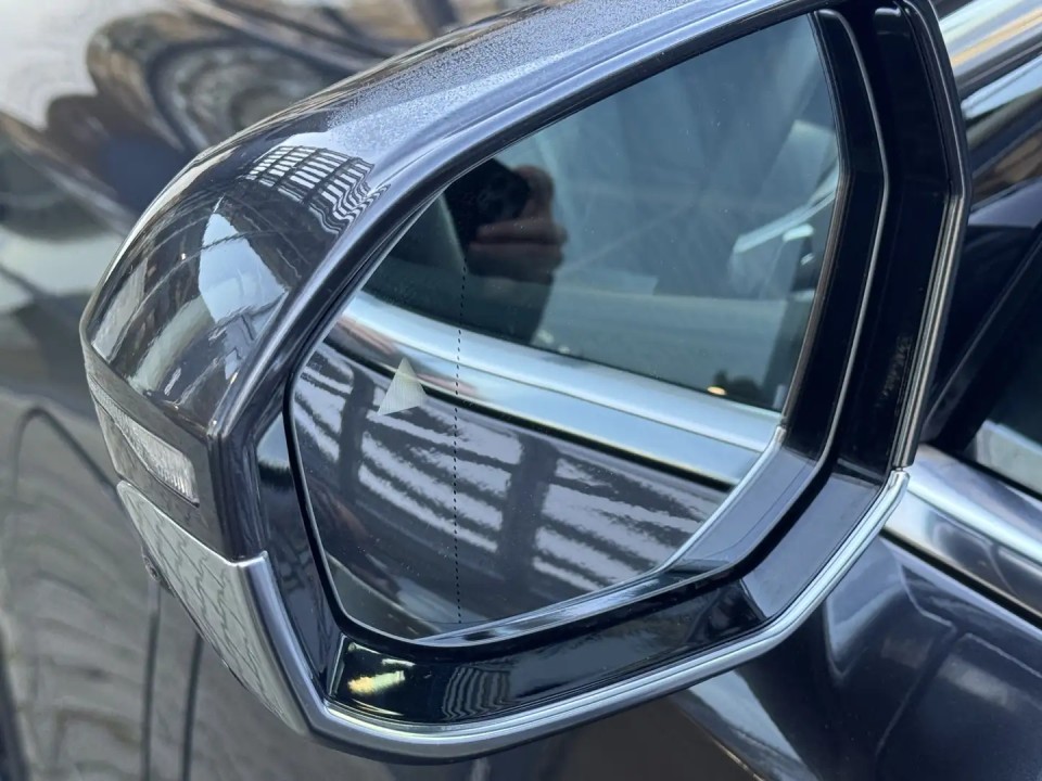 BMW Seria 7 xDrive750e - foto 26