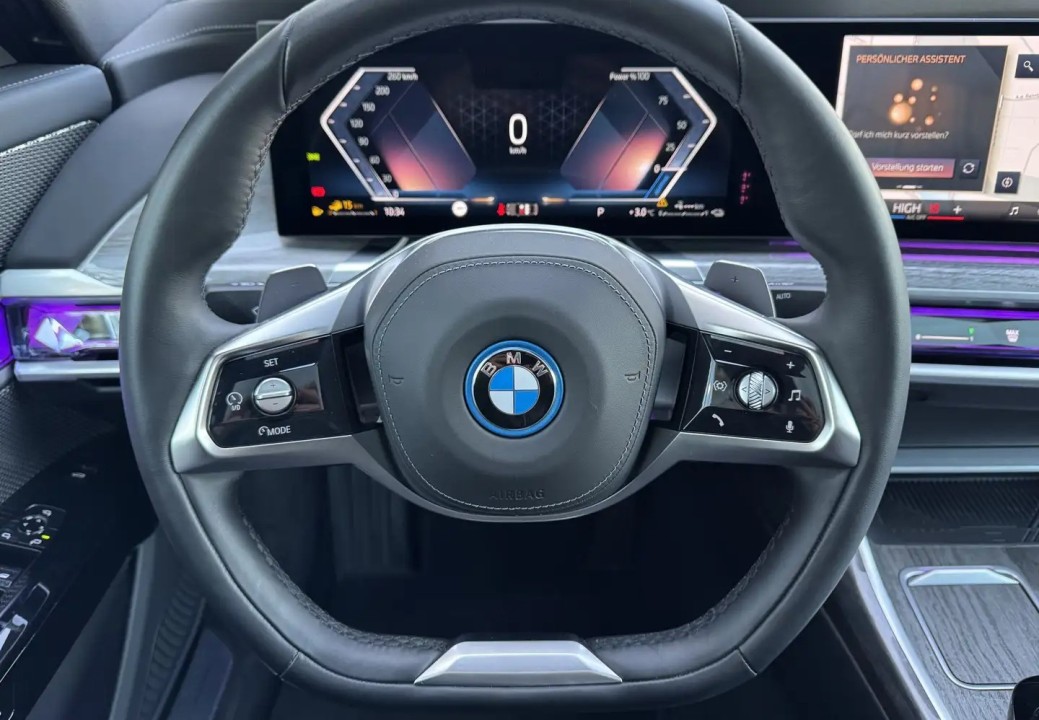 BMW Seria 7 xDrive750e - foto 13