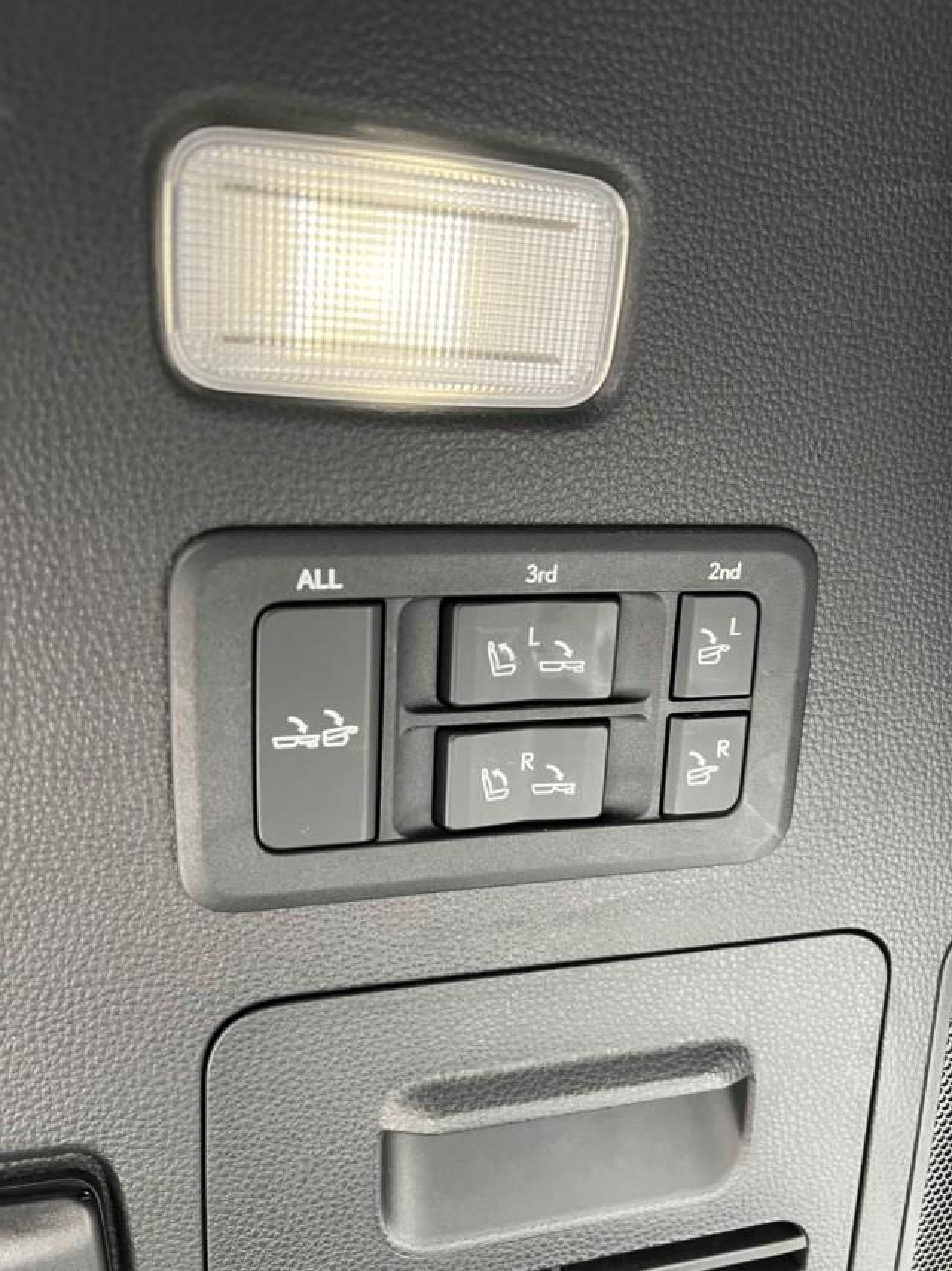 Lexus Seria LX 600 - foto 21