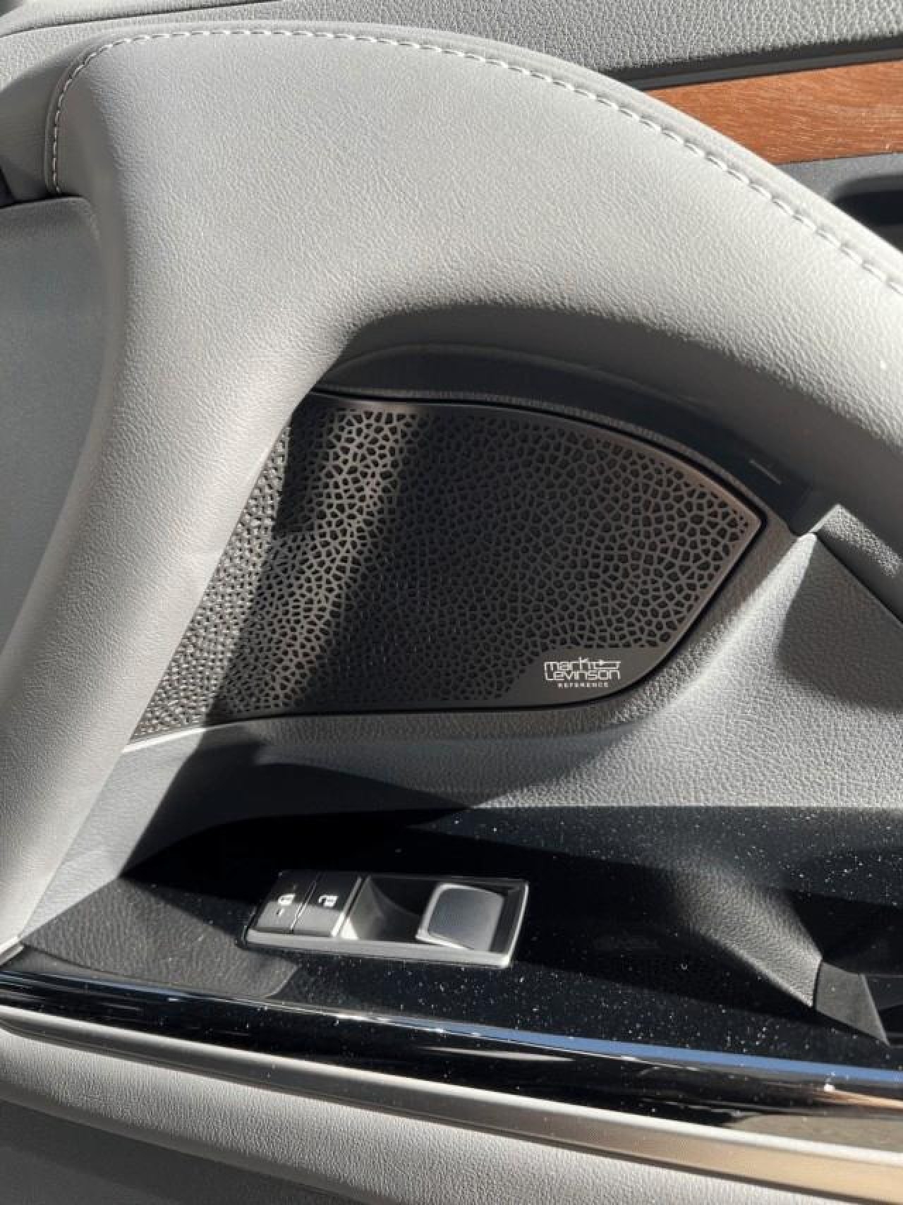 Lexus Seria LX 600 - foto 25